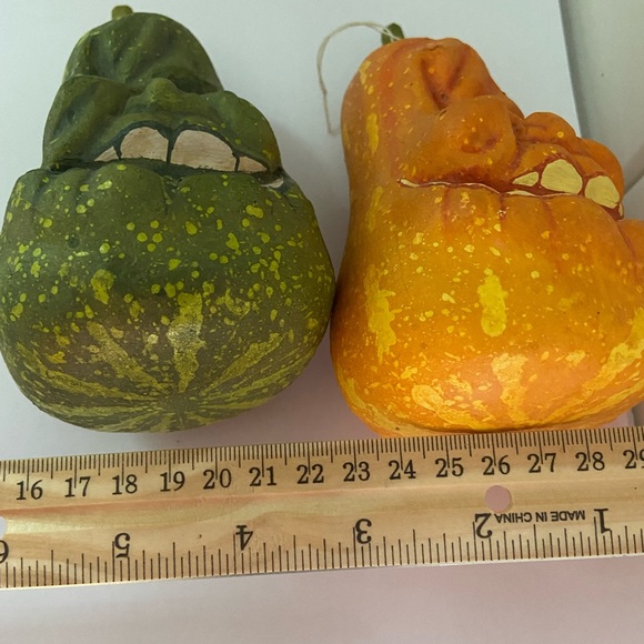 Vintage Halloween Gourd Jack-O-Lantern
Anthropomorphic squash ornament figurine - Picture 5 of 9